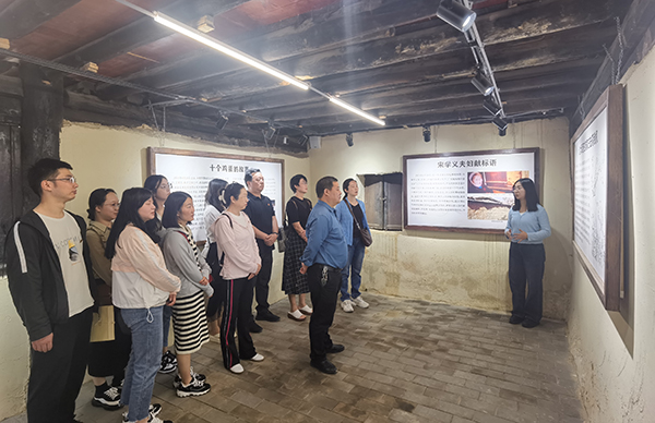 【追寻红色足迹 汲取奋进力量】市二院机关二党支部到马龙区鸡头村开展主题党日活动