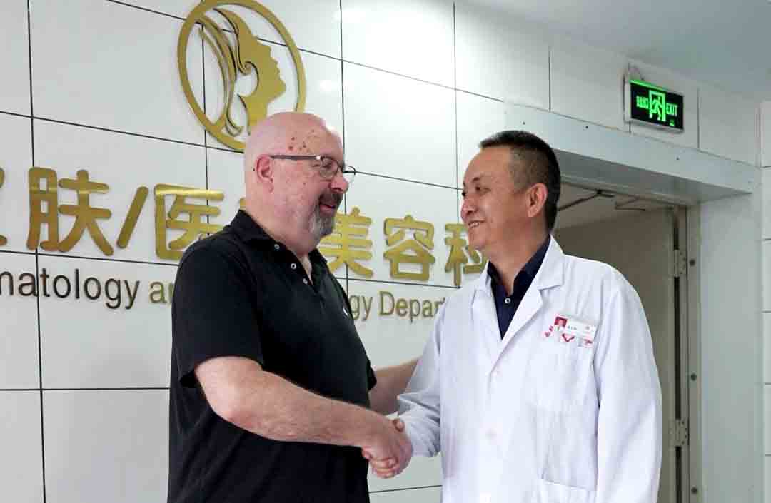 为美国患者实施皮肤激光治疗